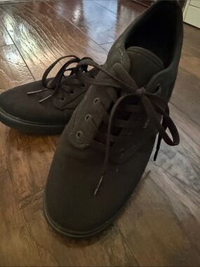 Vans Men's Black Low-Top Canvas Sneakers